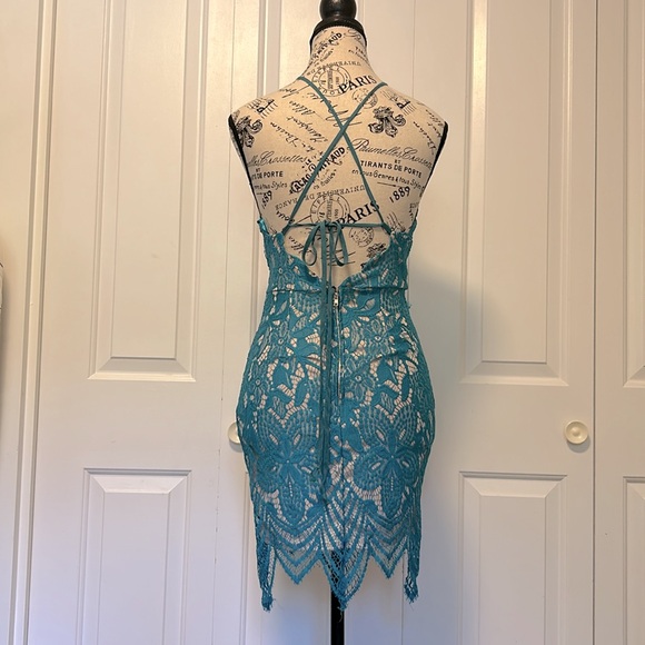 Beautiful Blue & Cream Detailed Lace Open Back Dress - Picture 2 of 3